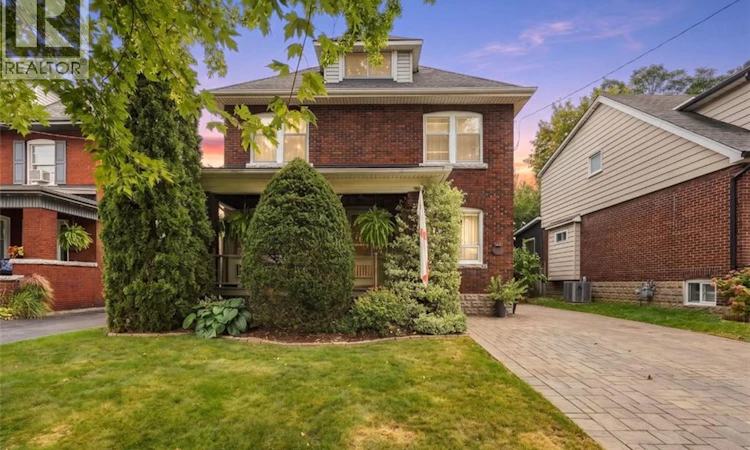 33 Tuxedo Avenue S