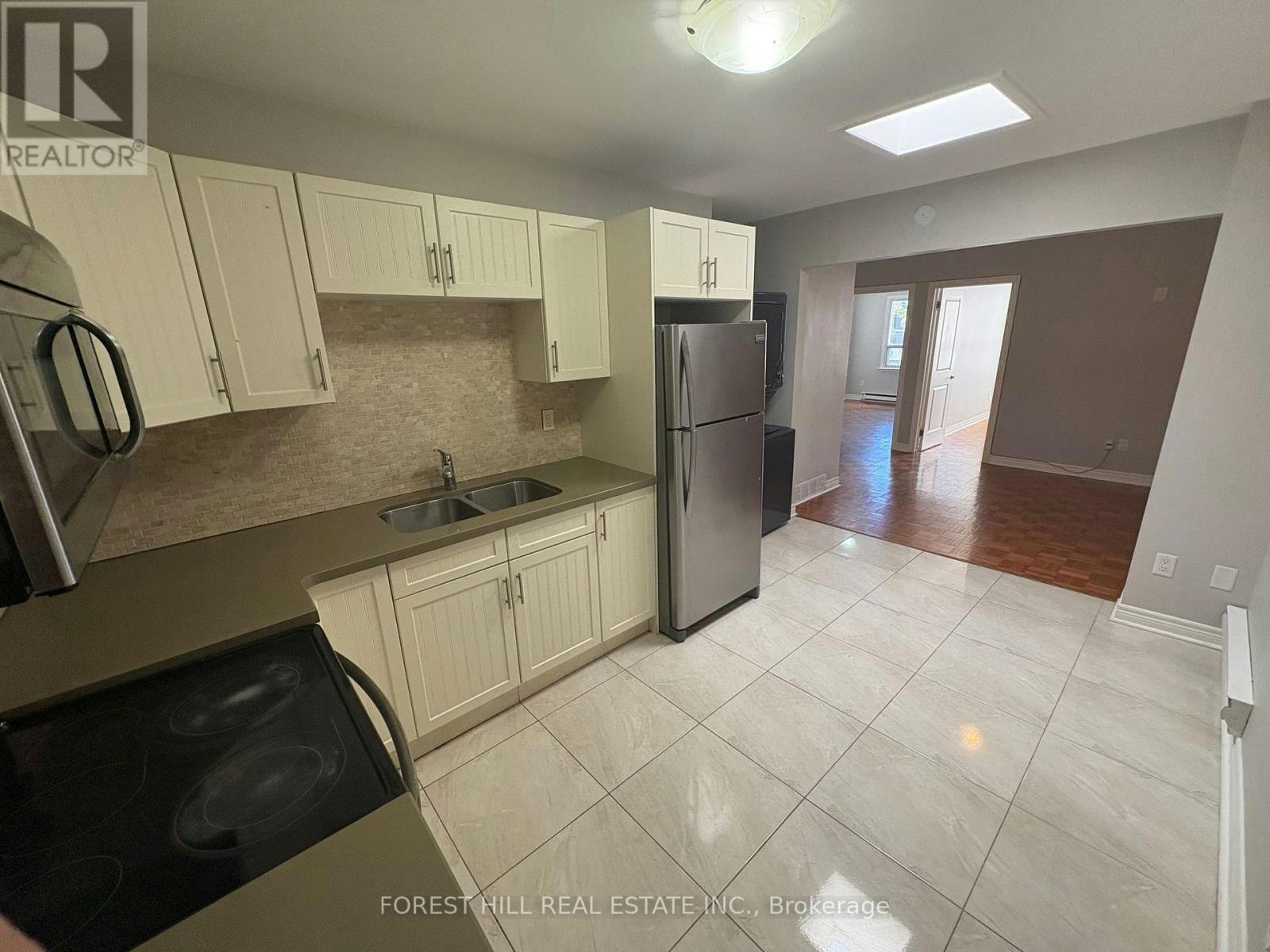 2-341 Lakeshore Road E, Oakville, ON, L6J 1J4 5