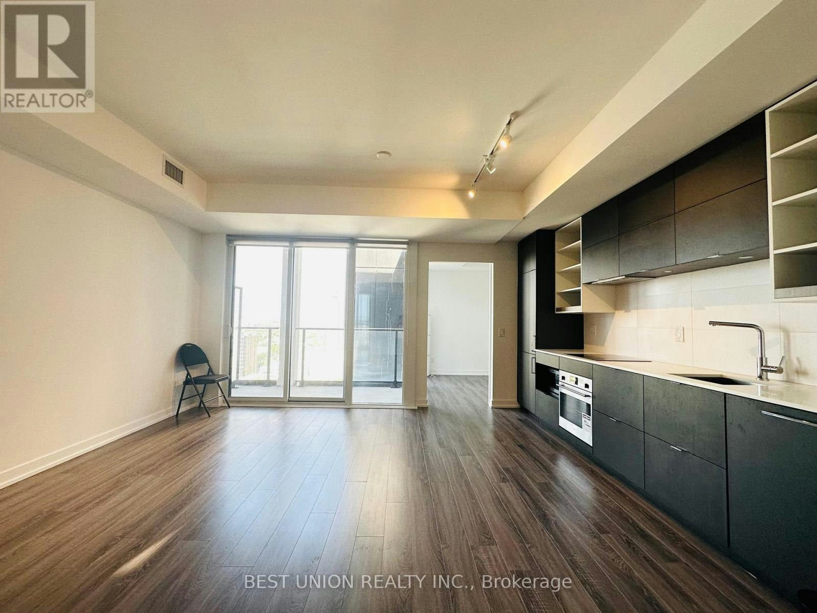 2813-20 Edward Street, Toronto, ON, M5G 0C5 - 4