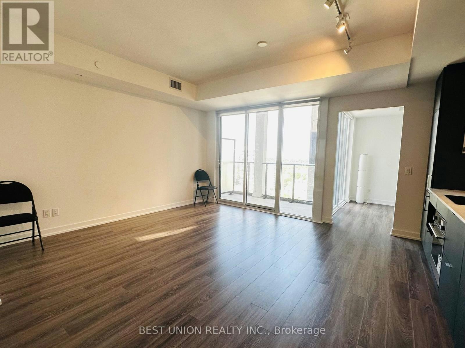 2813-20 Edward Street, Toronto, ON, M5G 0C5 - 3
