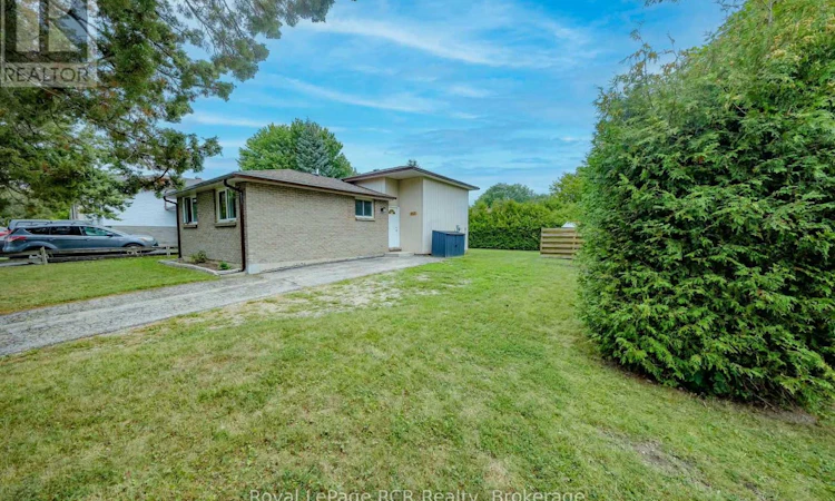 727 Johnston Crescent