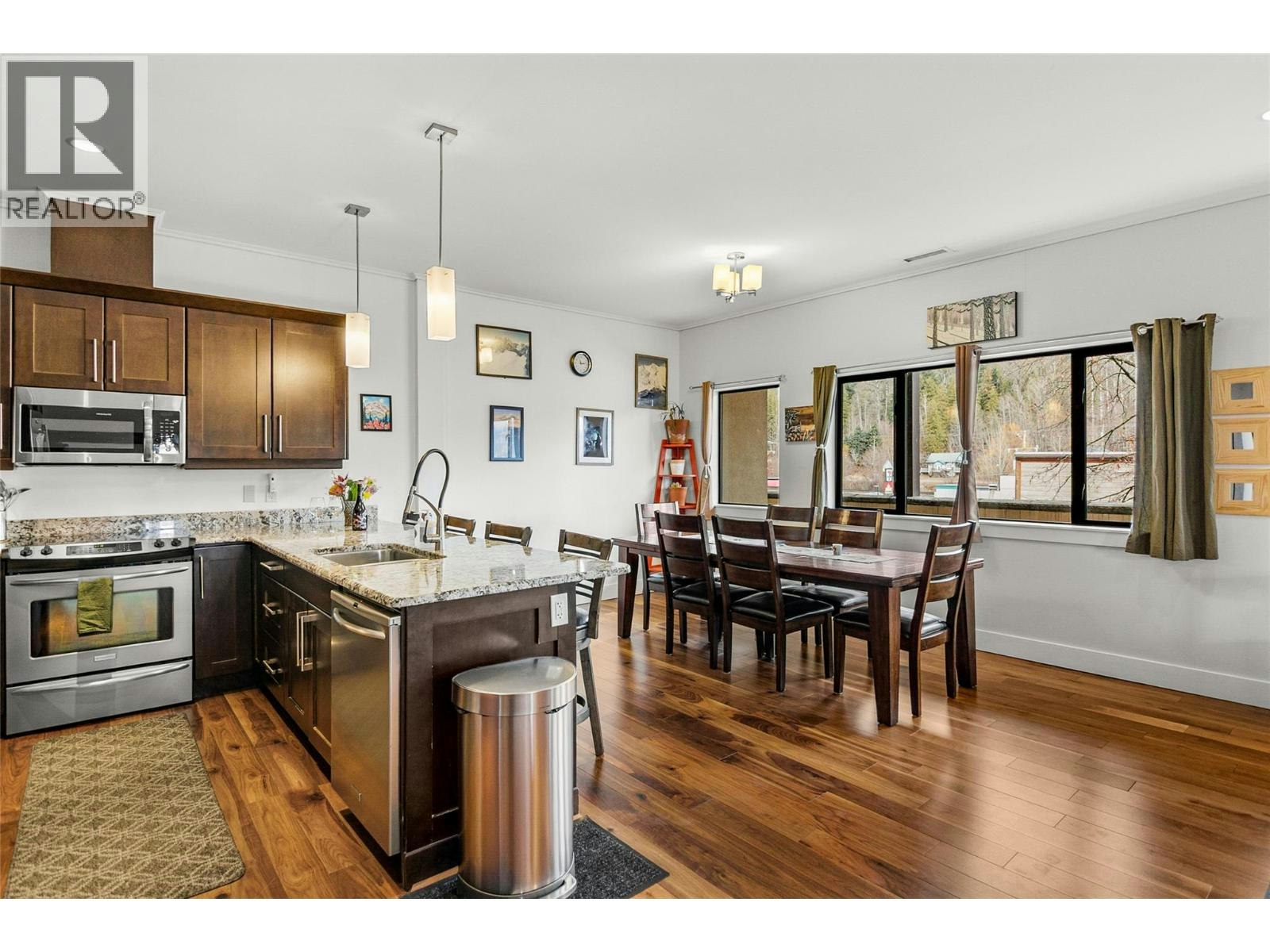 301-309 W 1 Street, Revelstoke, BC, V0E 2S0