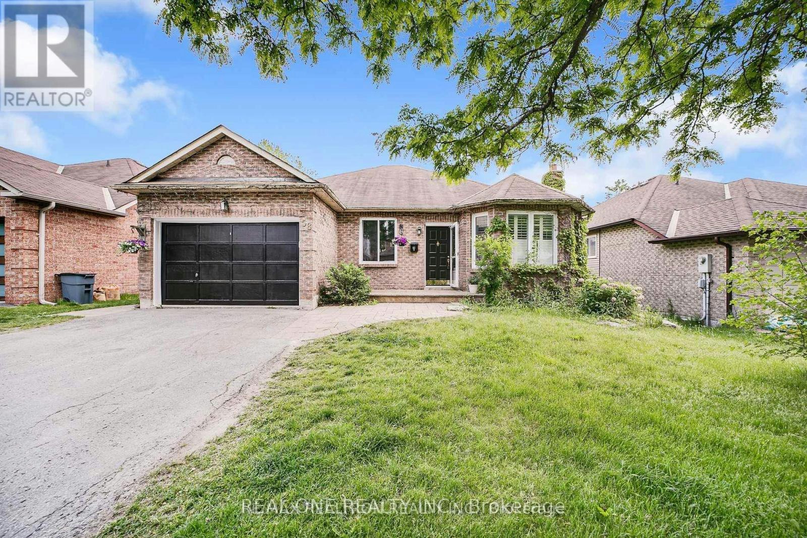 B-58 Closs Square, Aurora, ON, L4G 5H6