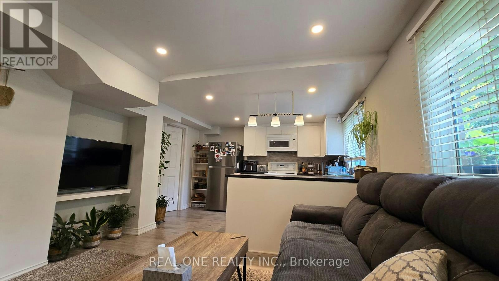 B-58 Closs Square, Aurora, ON, L4G 5H6 - 5