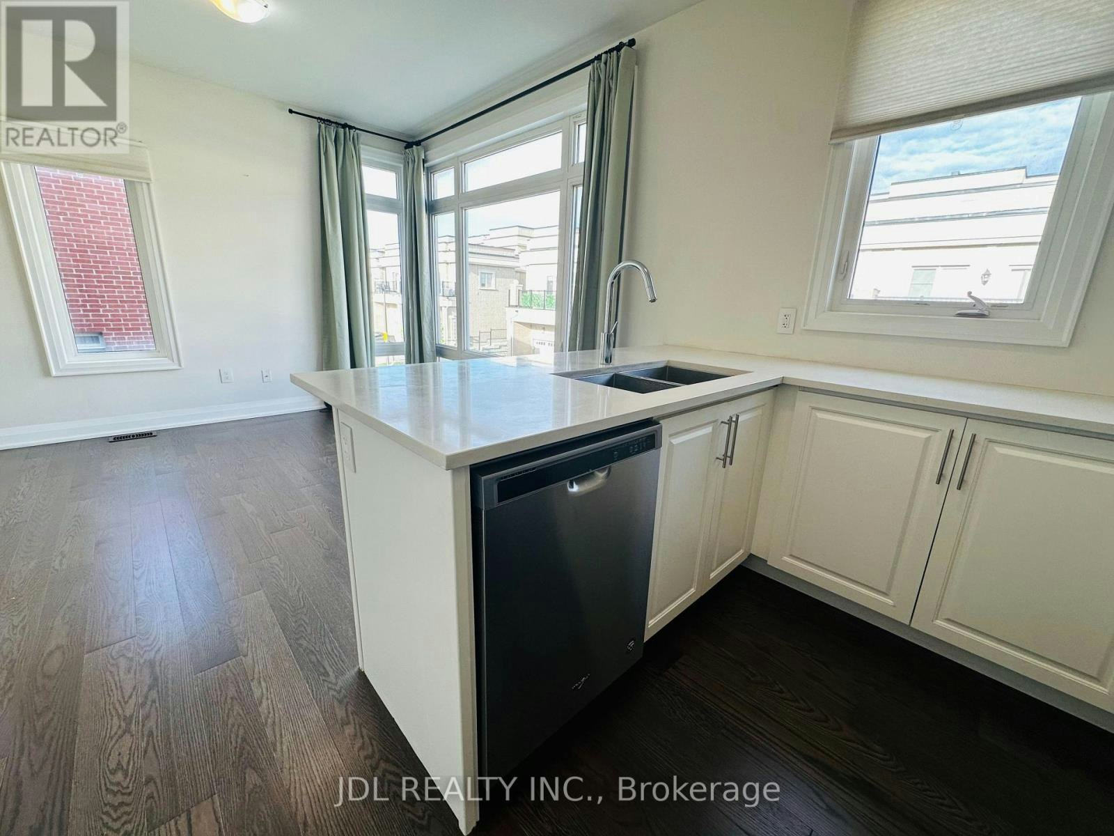 COACH HOUSE-26 Callisto Lane, Richmond Hill, ON, L4C 5G9 - 7