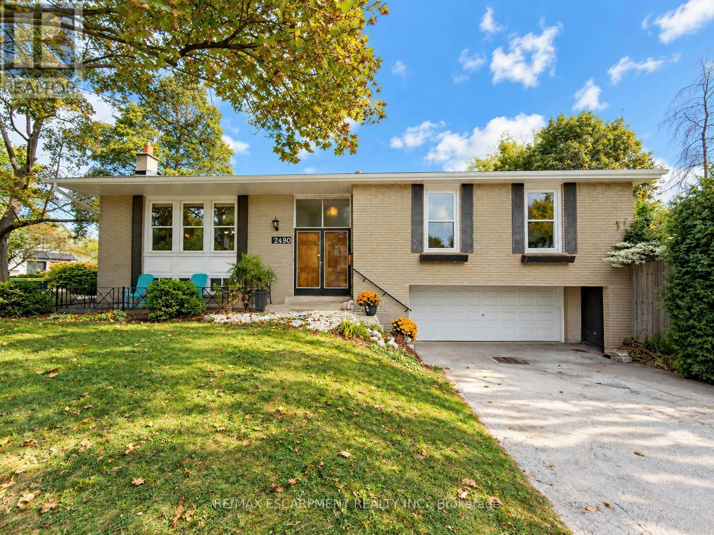 2490 Yarmouth Crescent, Oakville, ON, L6L 2M8