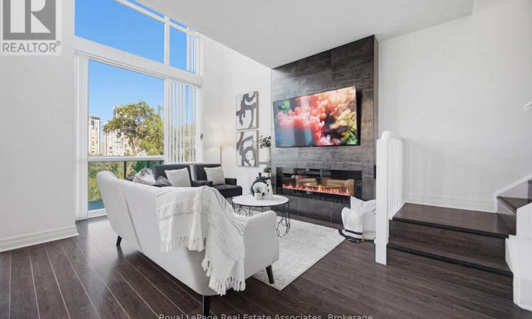 305-220 Burnhamthorpe Road W