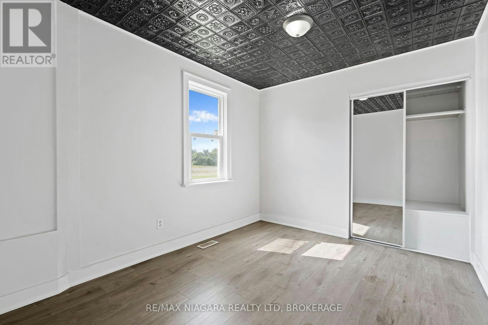 MAIN Level) 9 Prince Street, St. Catharines, ON, L2R 3X6 - 9