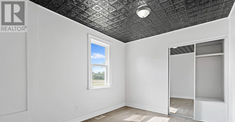 MAIN Level) 9 Prince Street, St. Catharines, ON, L2R 3X6 - 9