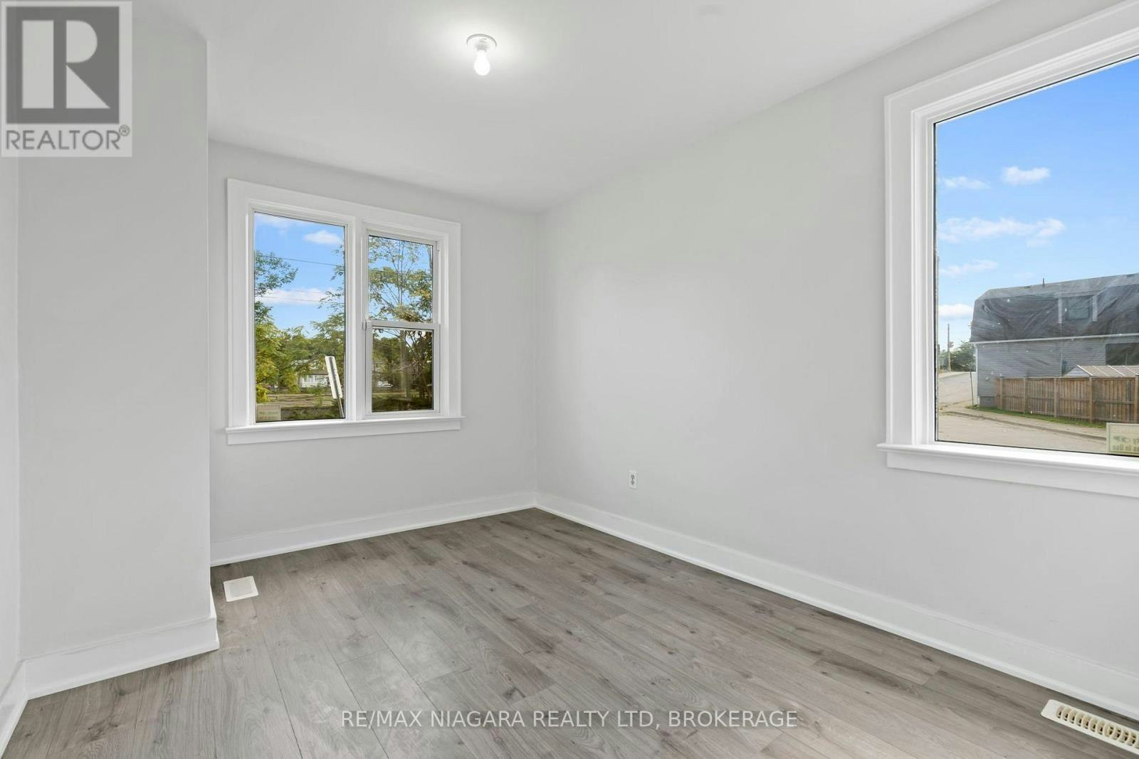 MAIN Level) 9 Prince Street, St. Catharines, ON, L2R 3X6 - 6