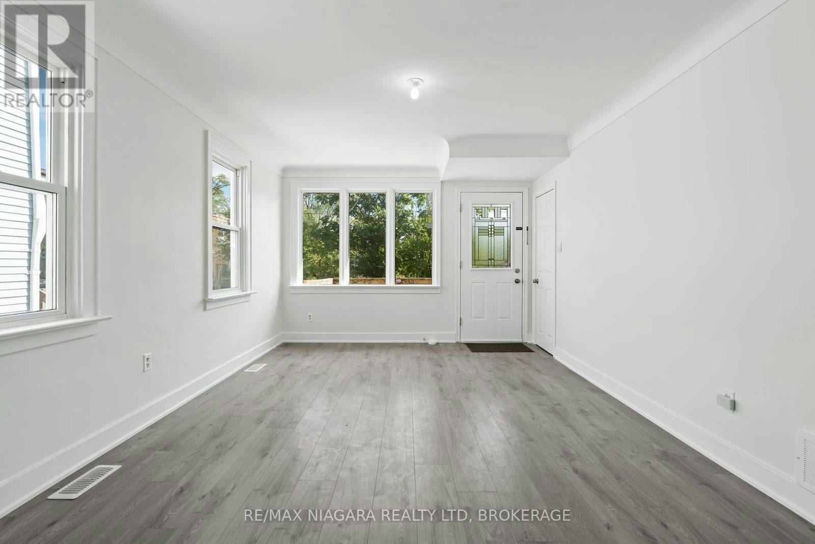 MAIN Level) 9 Prince Street, St. Catharines, ON, L2R 3X6 - 2