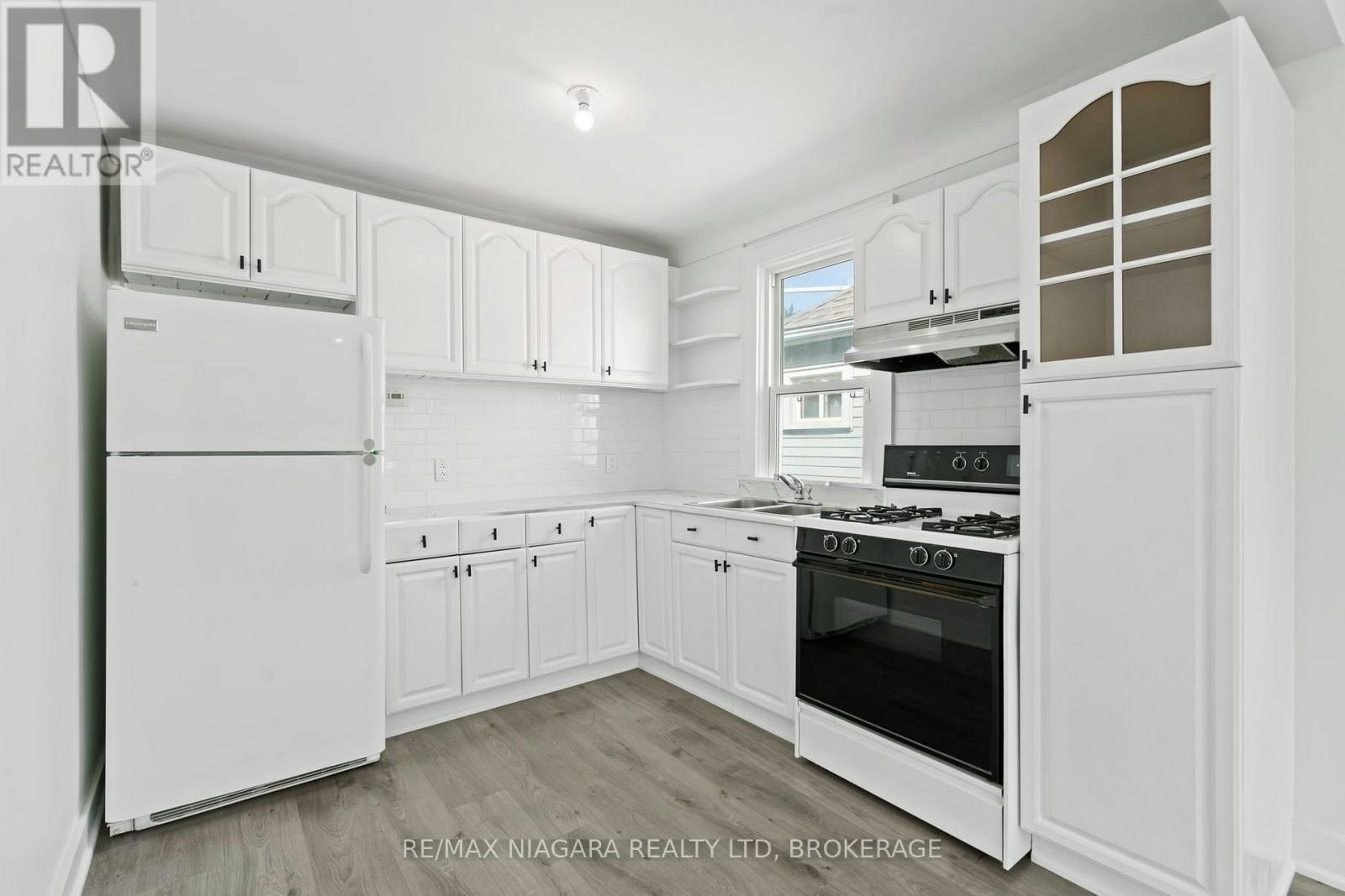 MAIN Level) 9 Prince Street, St. Catharines, ON, L2R 3X6 - 4
