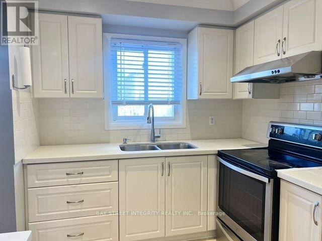 22 Dunbar Crescent, Markham, ON, L3R 6W8 5