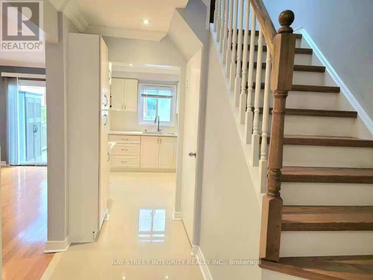 22 Dunbar Crescent, Markham, ON, L3R 6W8 4