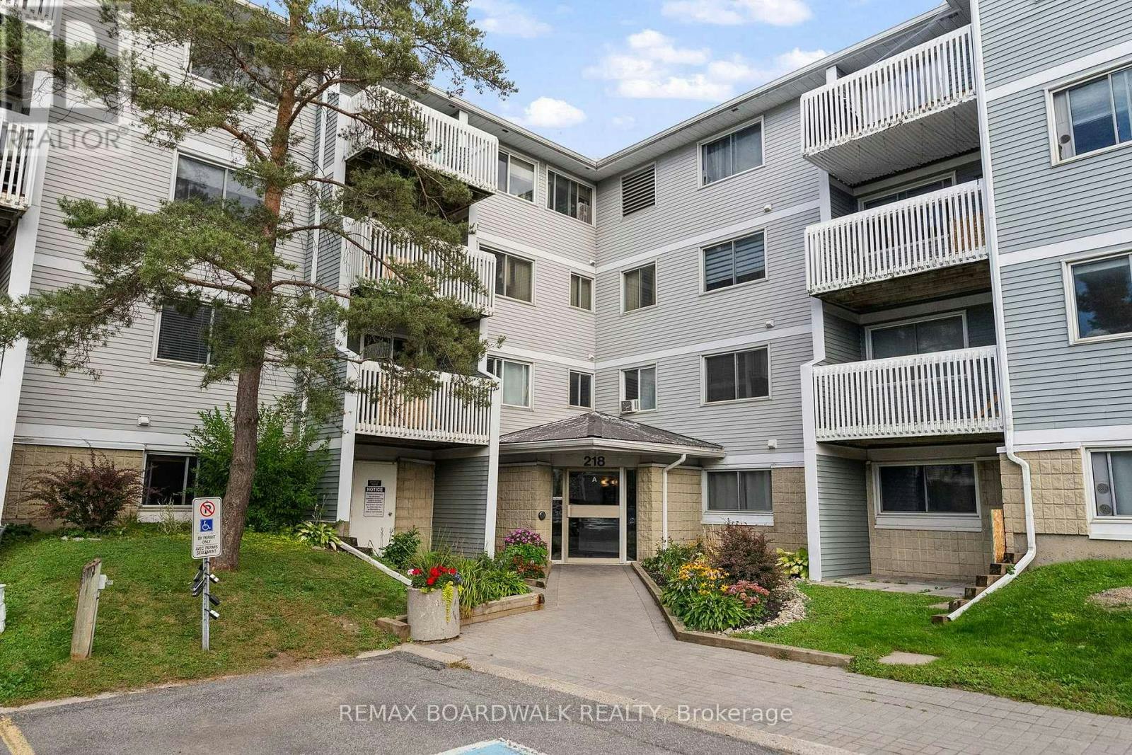 308-218 Viewmount Drive, Ottawa, ON, K2E 7X5