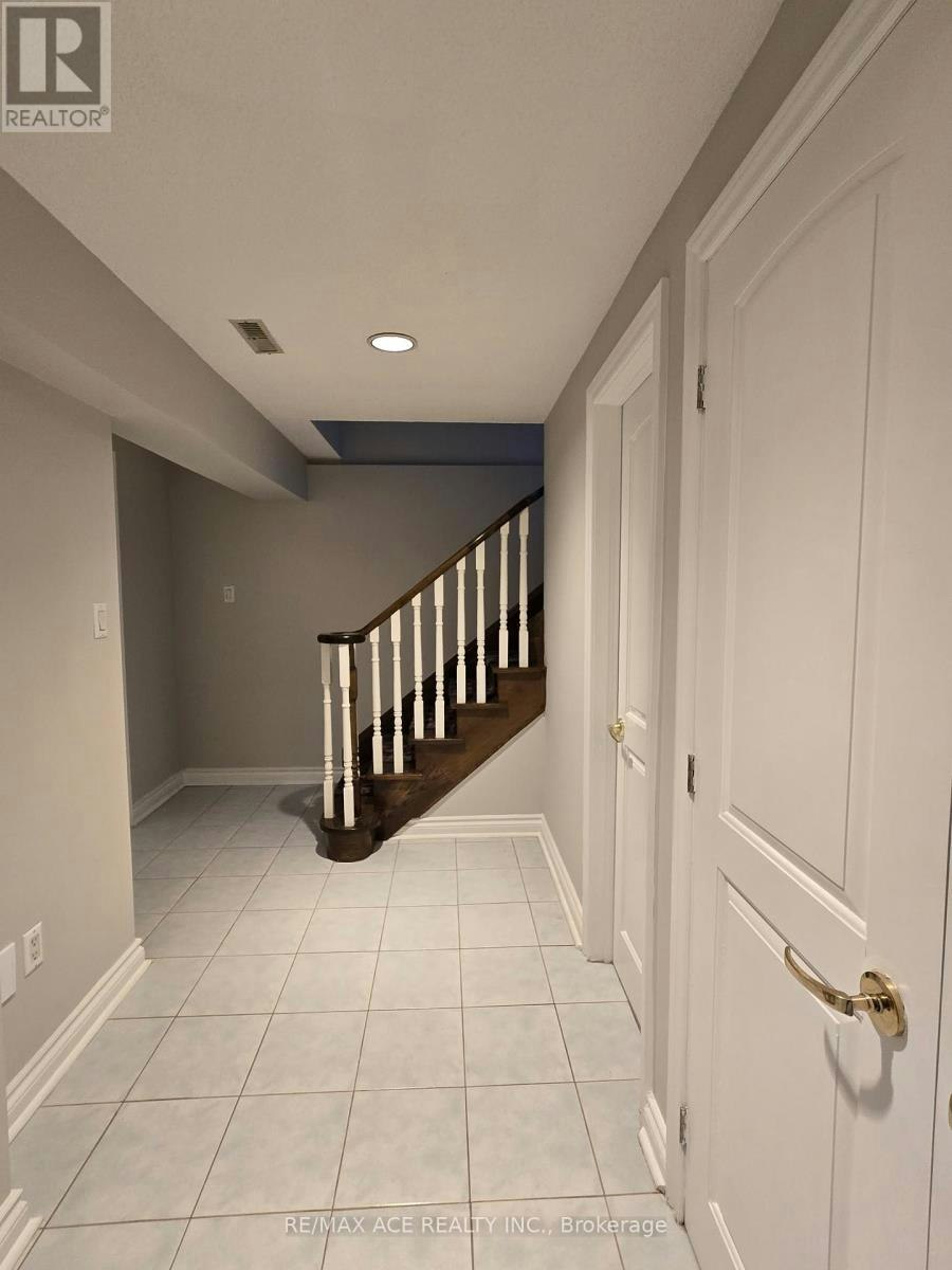 BSMT-25 Pilkington Crescent, Vaughan, ON, L4J 7J5 - 3