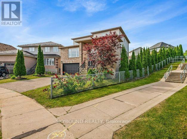 29 Blue Lace Crescent, Kitchener, ON, N2E 3W8