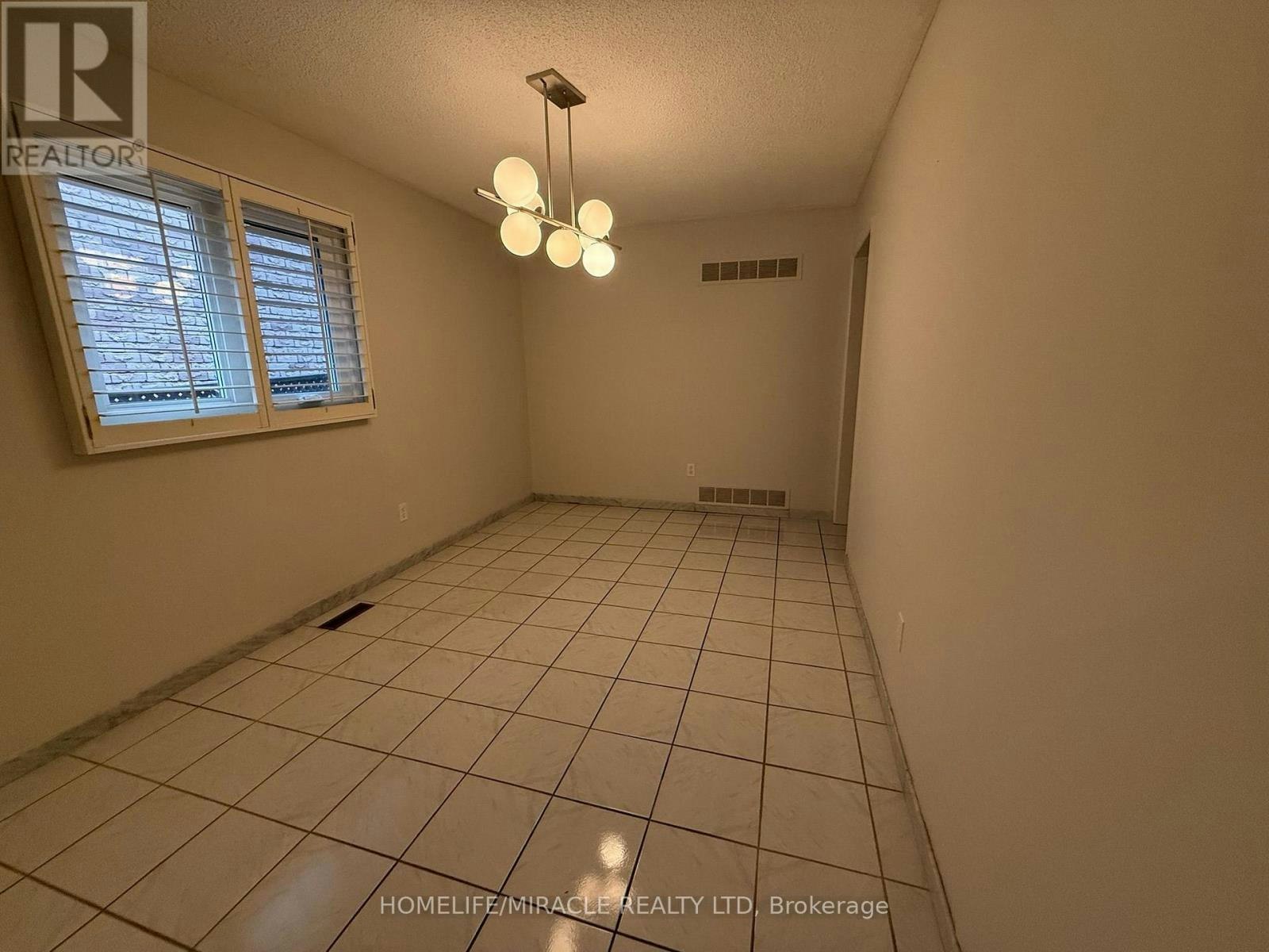 MAIN-5889 River Grove Avenue, Mississauga, ON, L5M 4W2 - 5