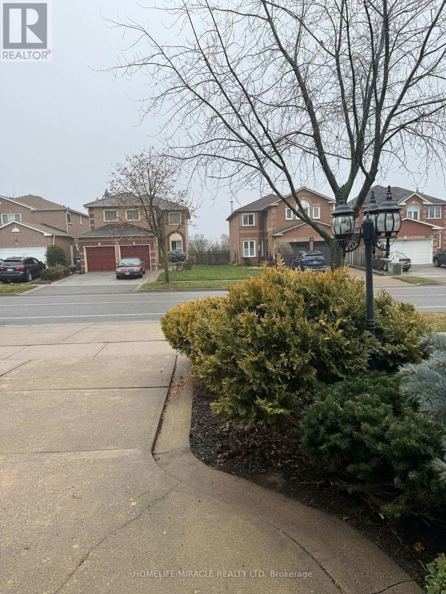 MAIN-5889 River Grove Avenue, Mississauga, ON, L5M 4W2 - 2