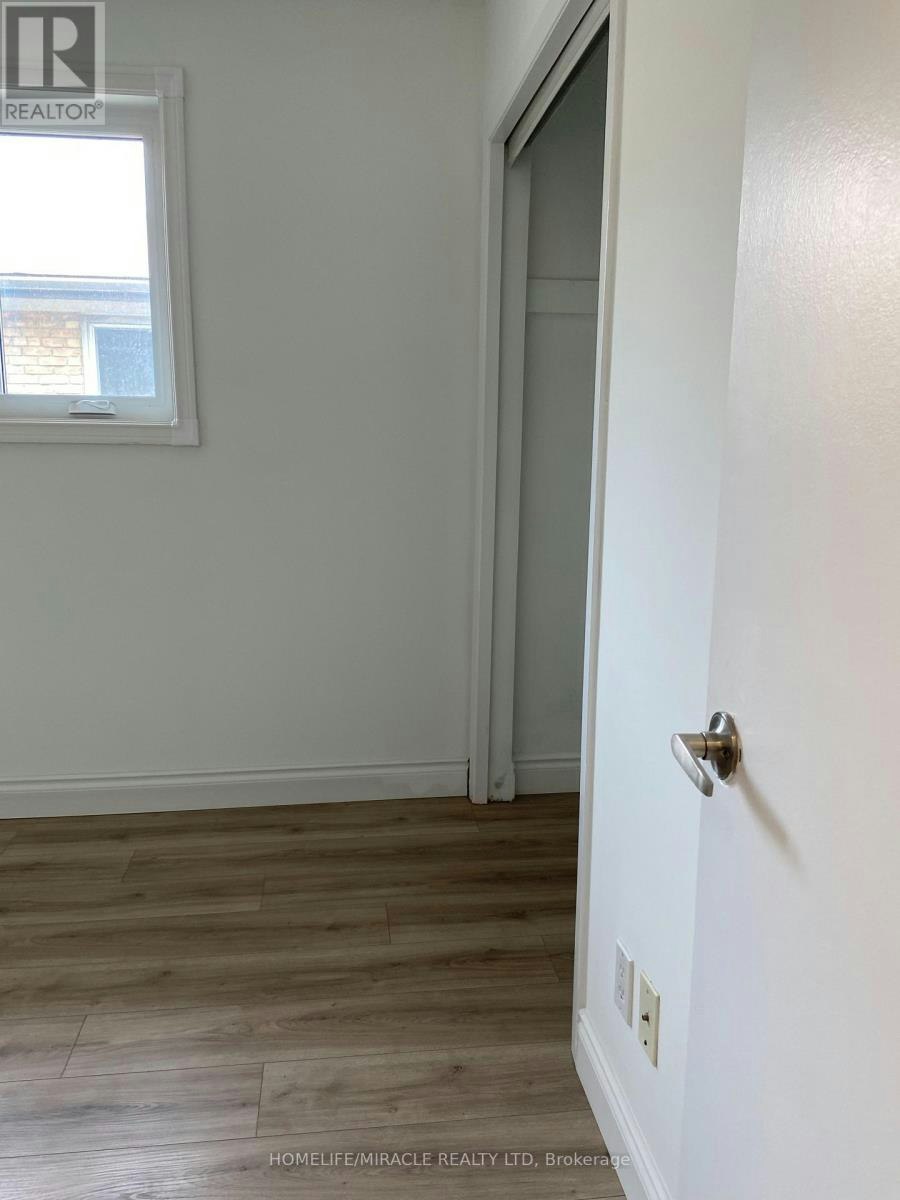 6856 Darcel Avenue, Mississauga, ON, L4T 2W5 - 9