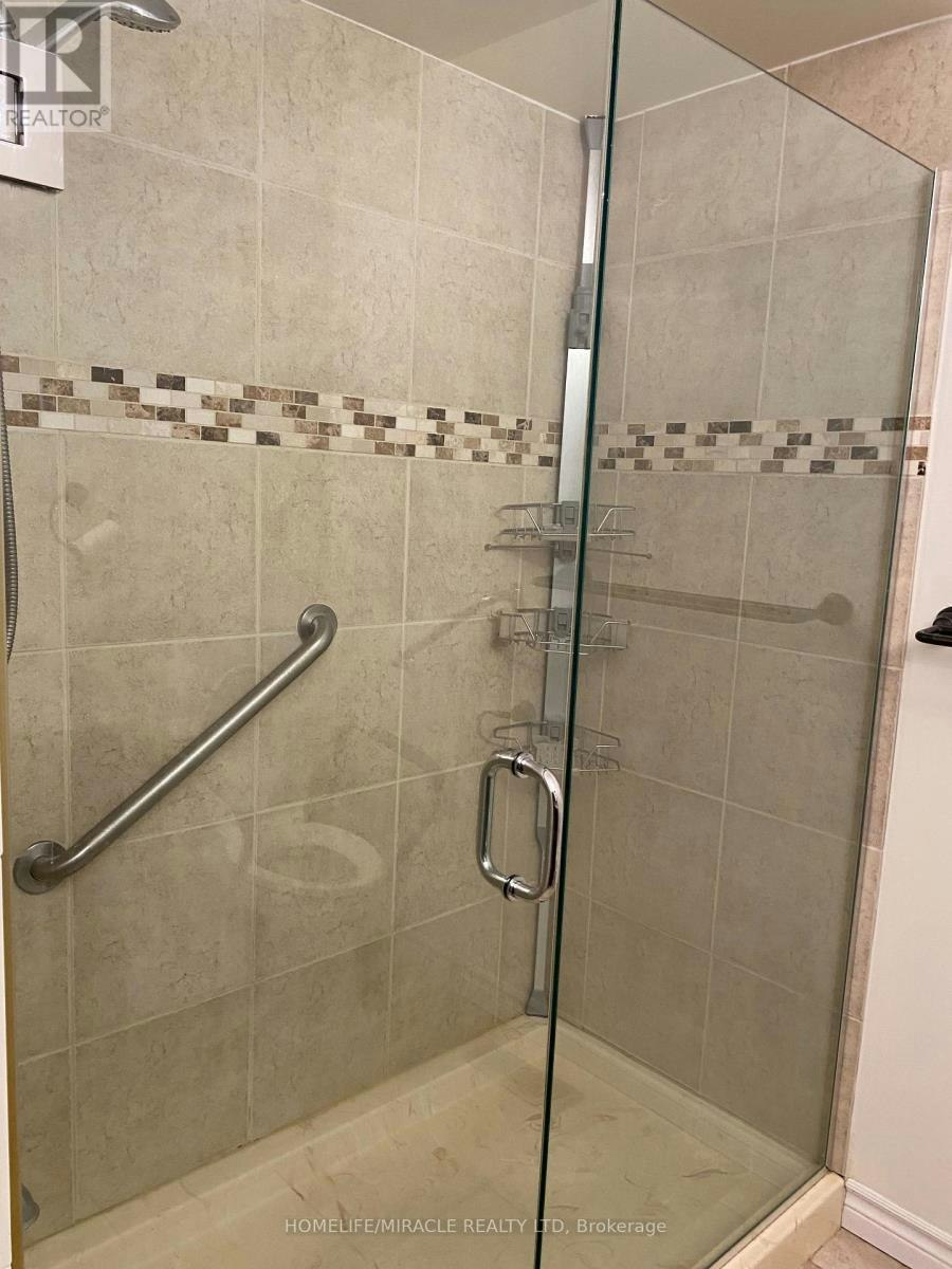 6856 Darcel Avenue, Mississauga, ON, L4T 2W5 - 11