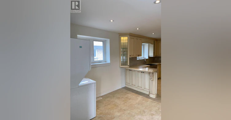 6856 Darcel Avenue, Mississauga, ON, L4T 2W5 - 3