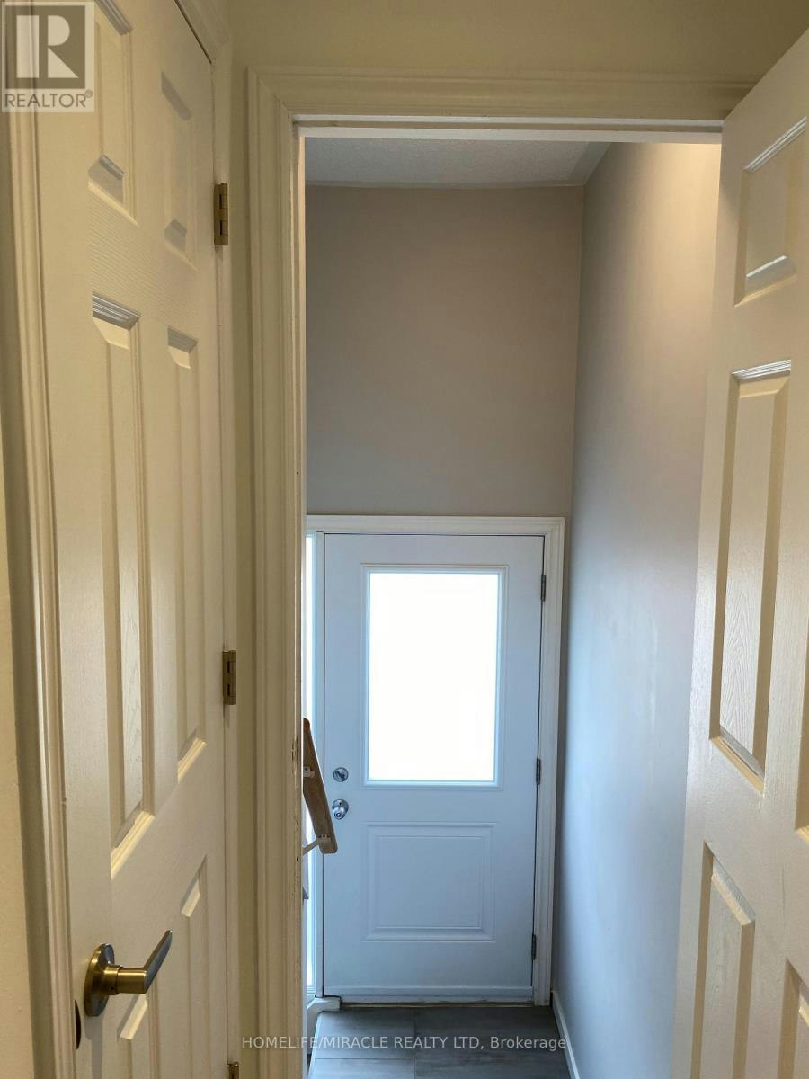 6856 Darcel Avenue, Mississauga, ON, L4T 2W5 - 7
