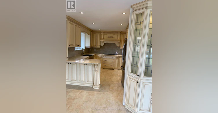 6856 Darcel Avenue, Mississauga, ON, L4T 2W5 - 4