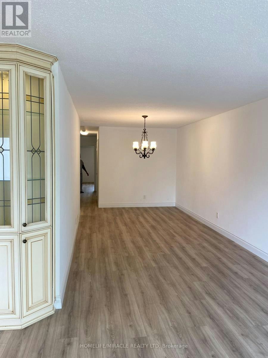 6856 Darcel Avenue, Mississauga, ON, L4T 2W5 - 5