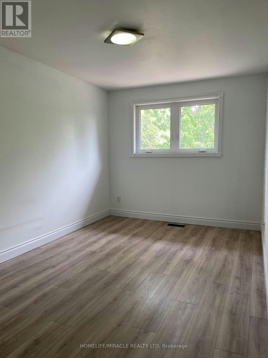 6856 Darcel Avenue, Mississauga, ON, L4T 2W5 - 12