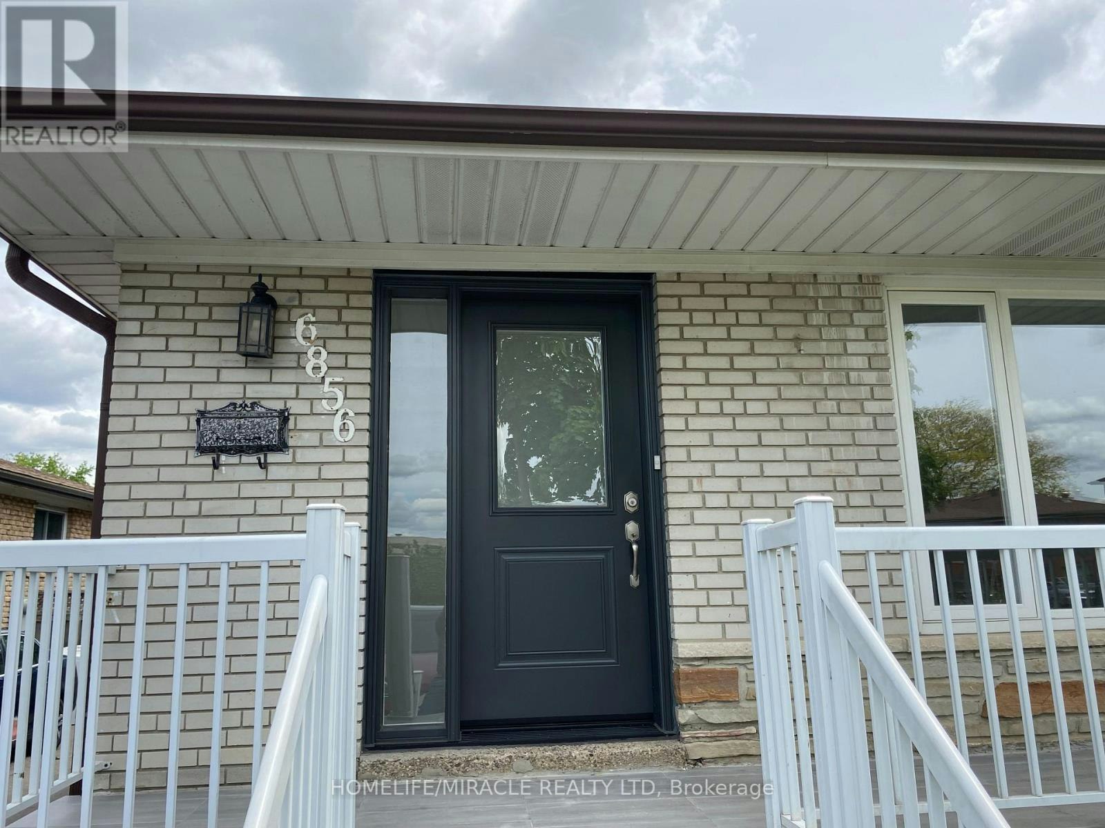 6856 Darcel Avenue, Mississauga, ON, L4T 2W5