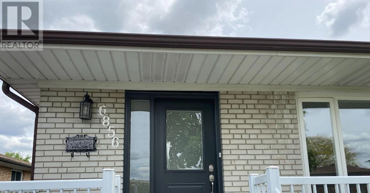 6856 Darcel Avenue, Mississauga, ON, L4T 2W5