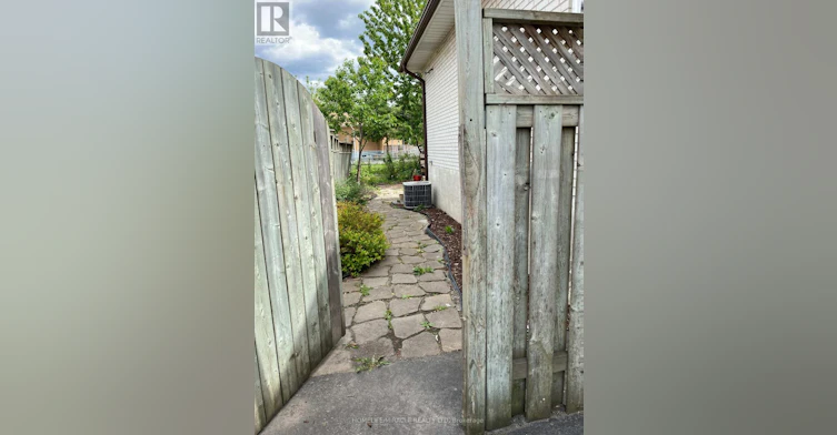 6856 Darcel Avenue, Mississauga, ON, L4T 2W5 - 17