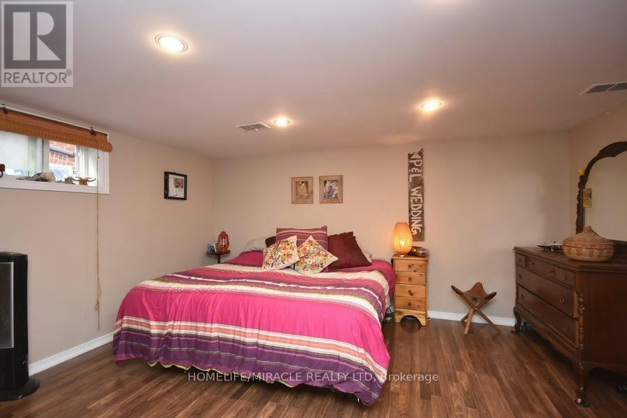 1476 Cawthra Road, Mississauga, ON, L5G 4L2