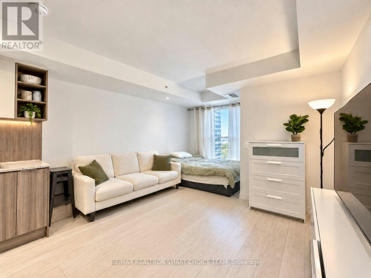 427-31 Tippett Road, Toronto, ON, M3H 0C8 - 3