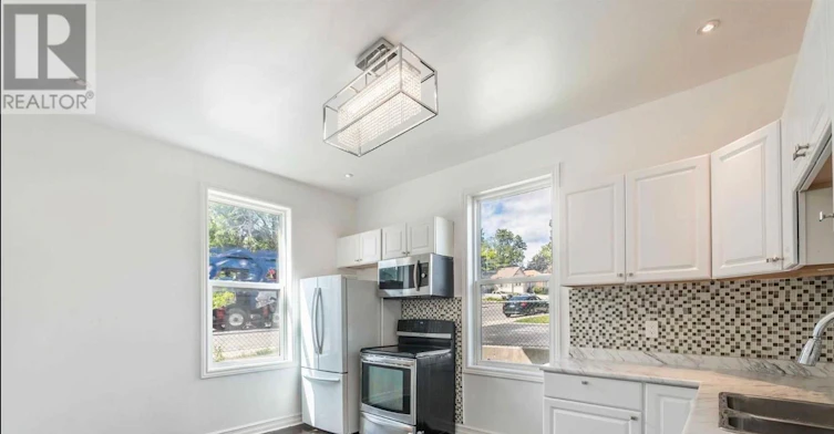 MAIN-87 Simcoe Road, Bradford West Gwillimbury, ON, L3Z 2A7 - 3