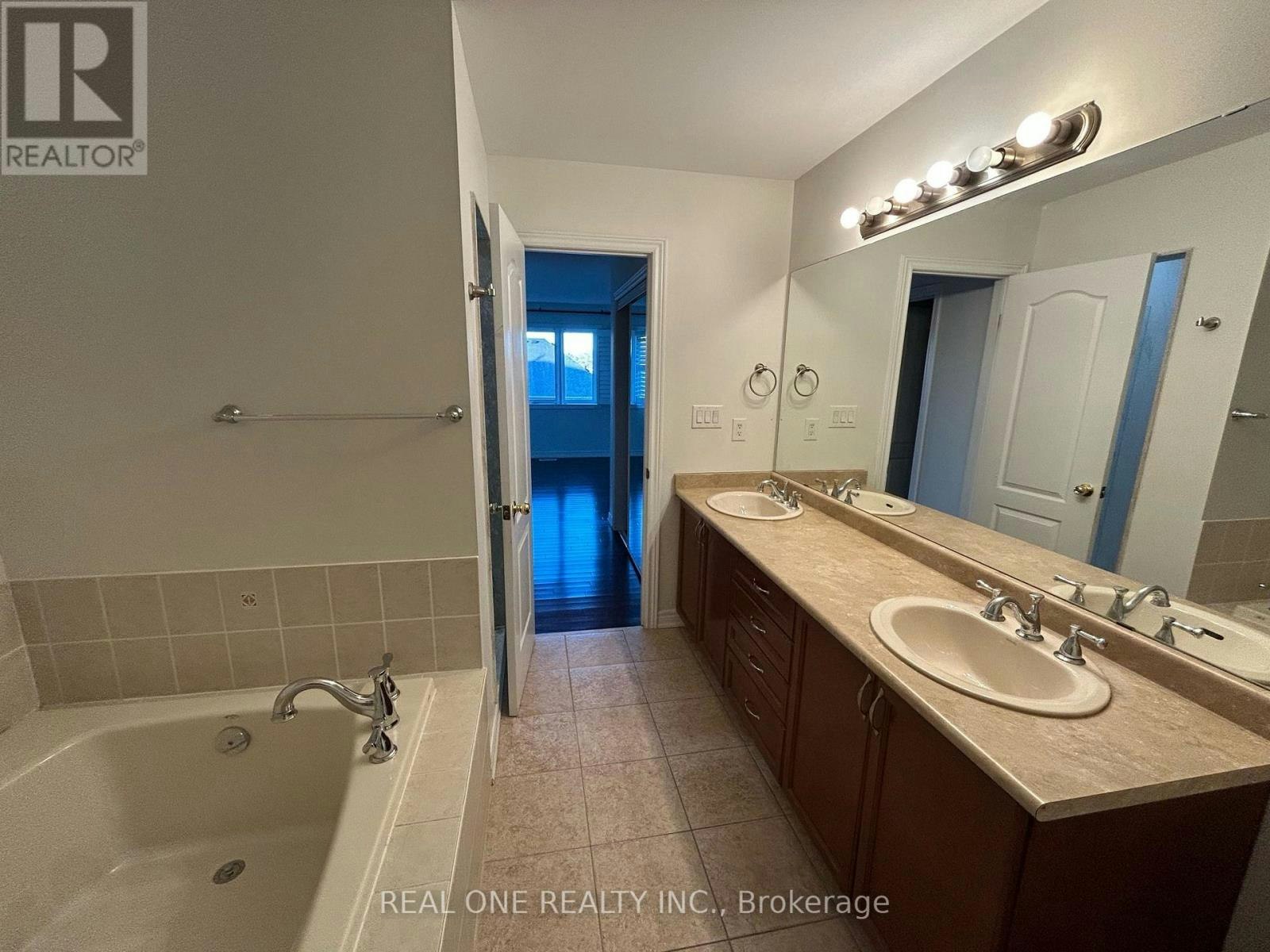 2429 Presquile Drive, Oakville, ON, L6H 0B8 - 16