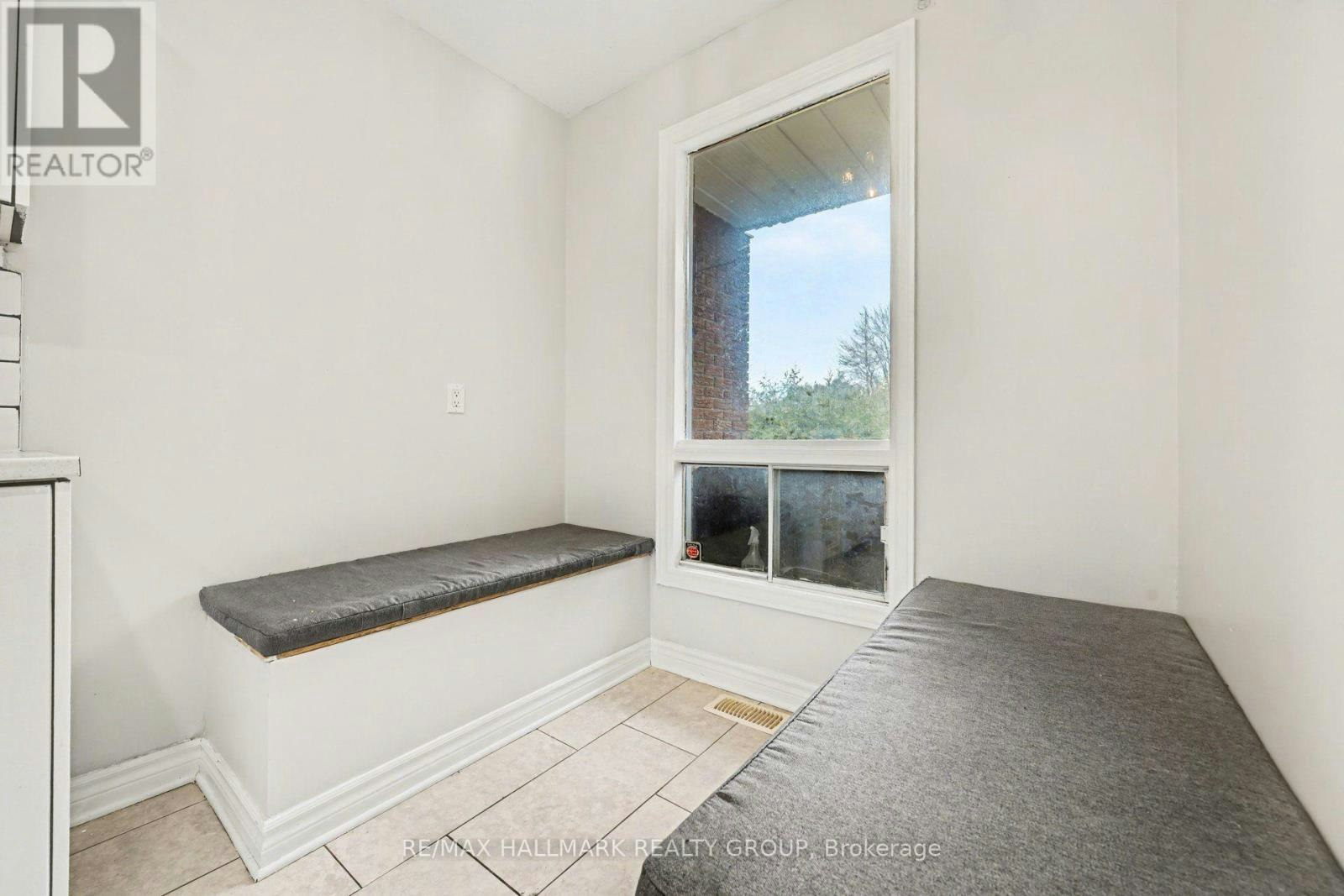 6 Wolfgang Drive, Ottawa, ON, K2J 1T1 - 5