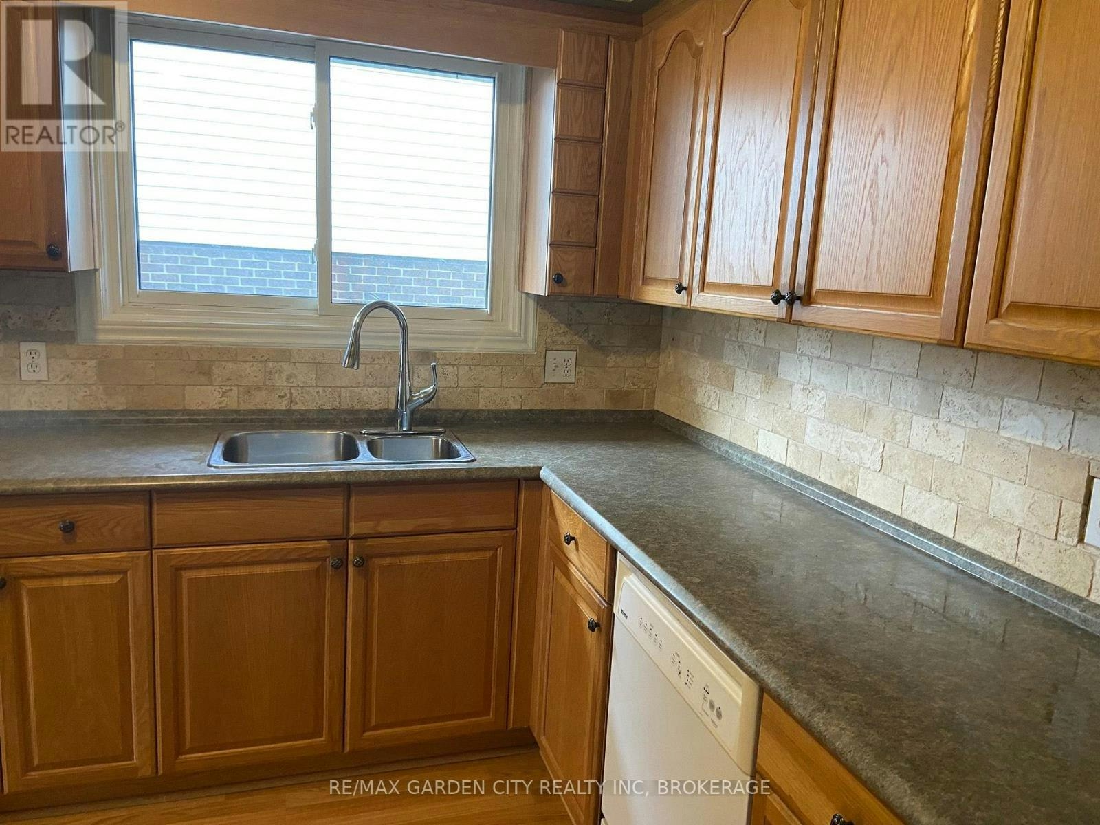 UPPER-9 Stonegate Drive, St. Catharines, ON, L2P 3K9 - 10