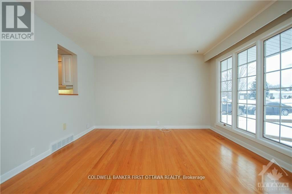 74 Hilliard Avenue, Ottawa, ON, K2E 6C1 - 3