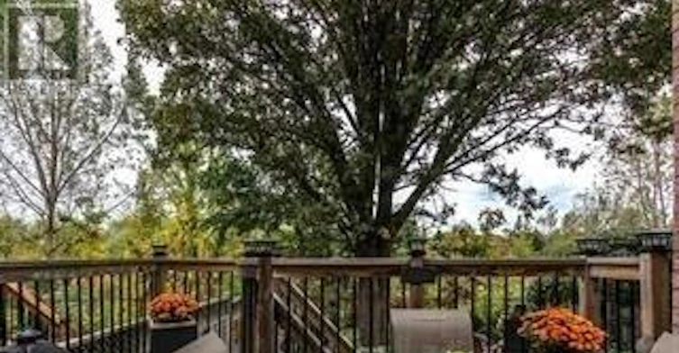 3710 Forest Bluff Crescent, Mississauga, ON, L5N 7W7 - 2