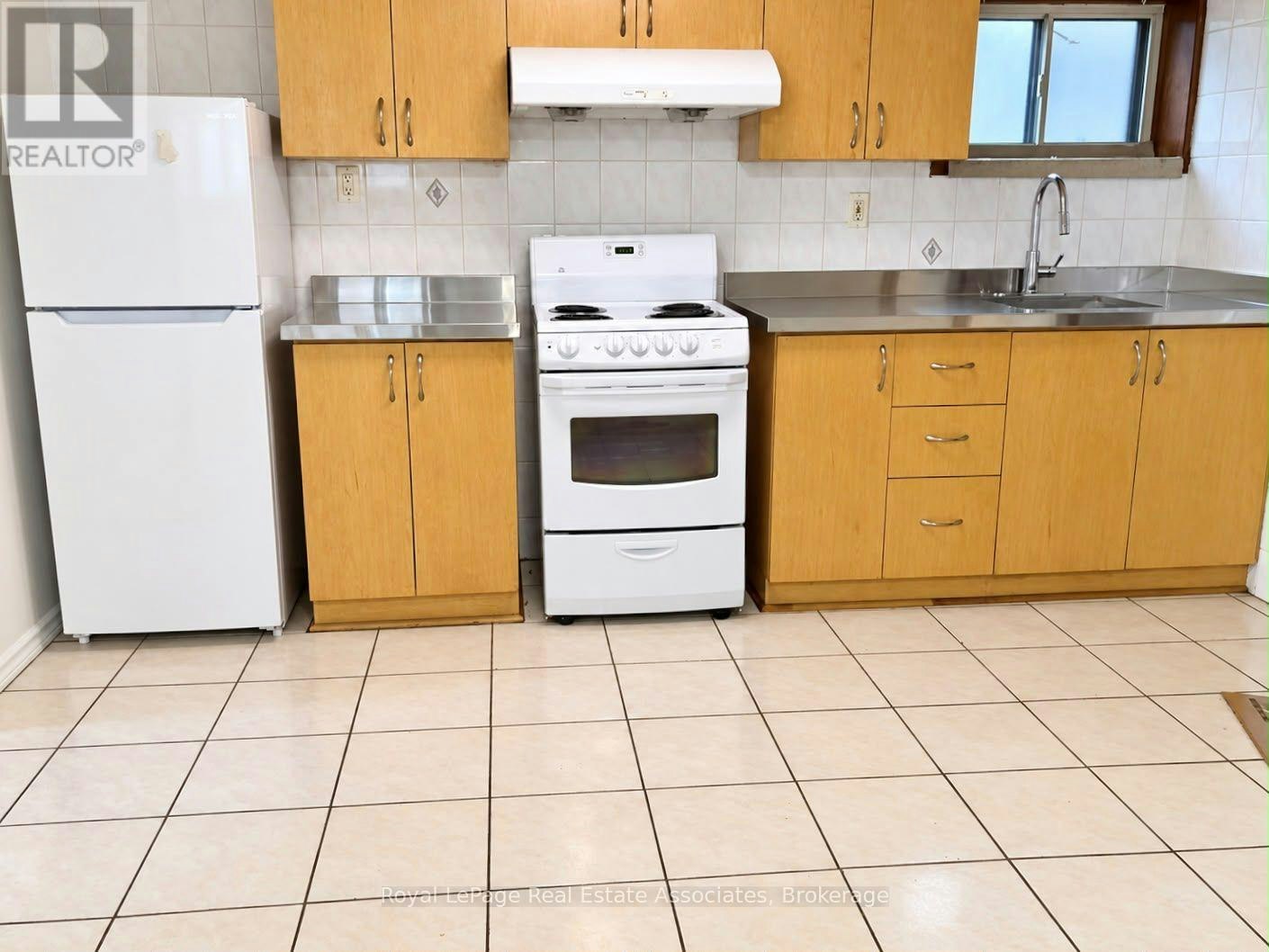 LOWER-97 Oak Park Avenue, Toronto, ON, M4C 4M6 - 4