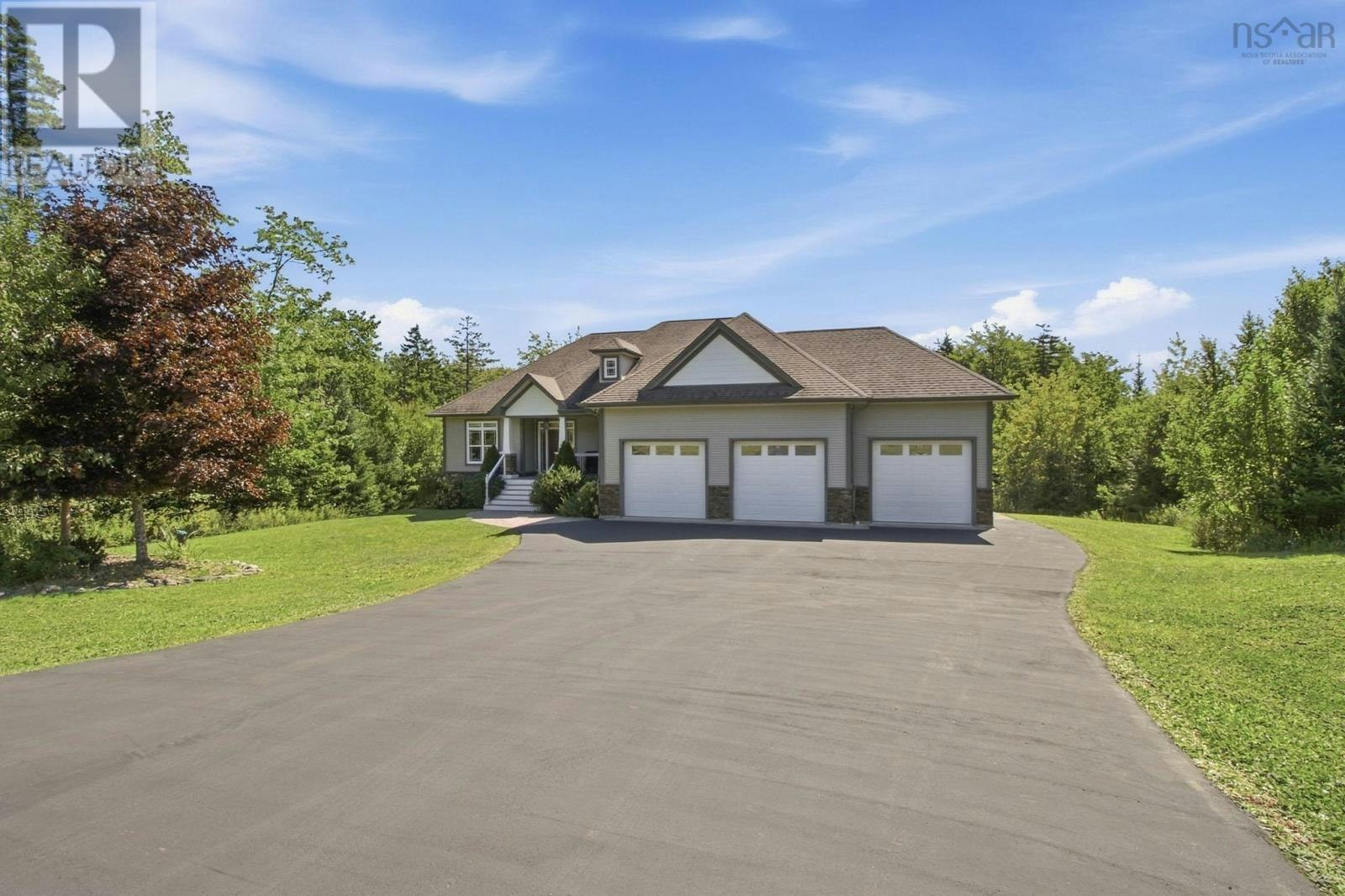 130 Dunsmore Drive, Fall River, NS, B2T 0J8