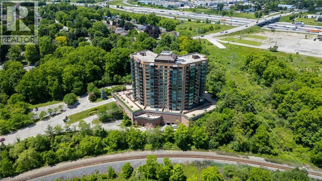 102-237 King Street W, Cambridge, ON, N3H 5L2