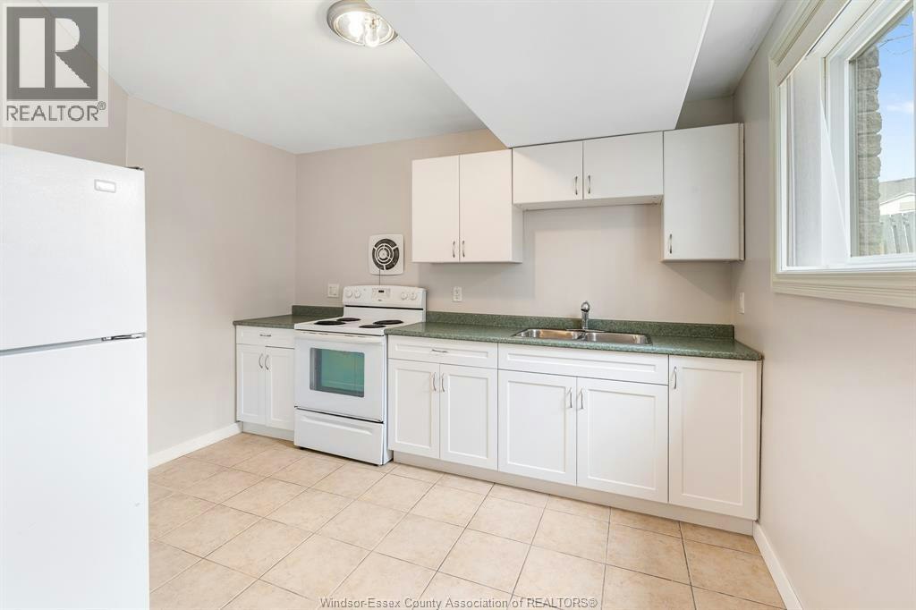 7 Beniuk Court, Leamington, ON, N8H 5K9 - 24