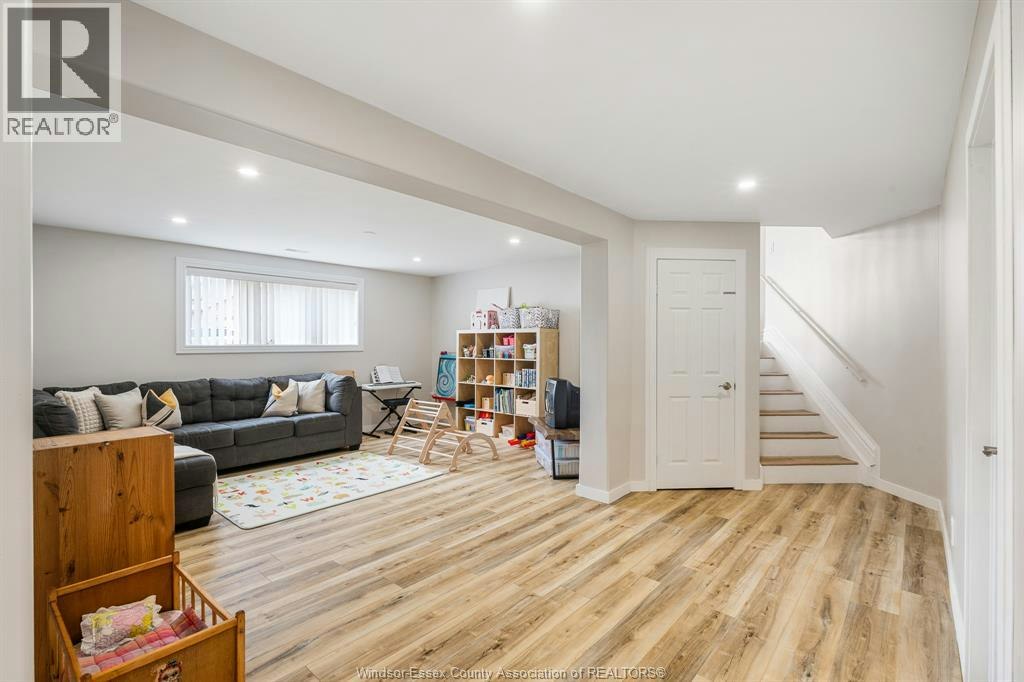 7 Beniuk Court, Leamington, ON, N8H 5K9 - 25