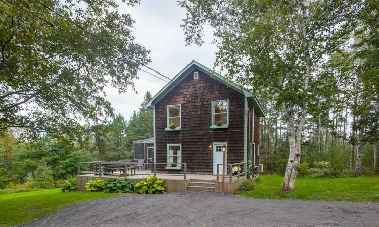 471 Lower Montague Road