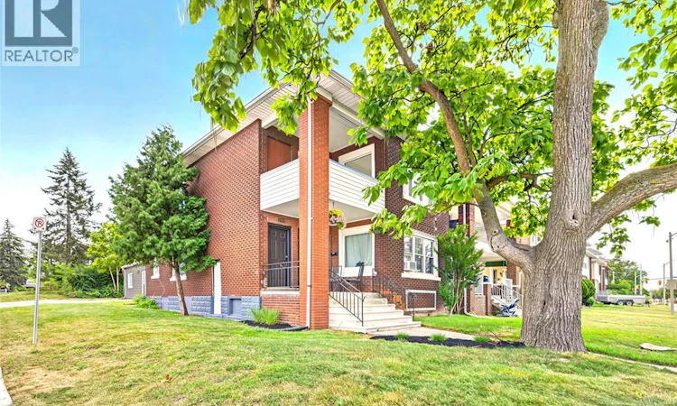 597-599 Giles Boulevard East