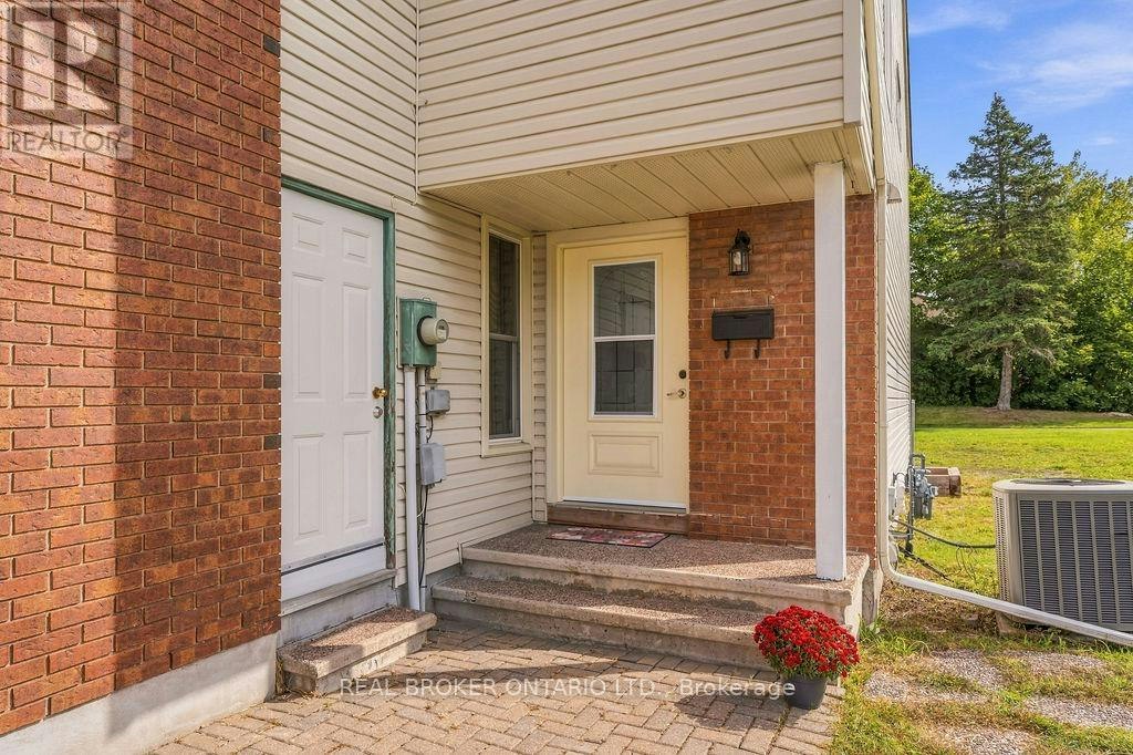 1127 Avignon Court, Ottawa, ON, K1C 2M2 - 3
