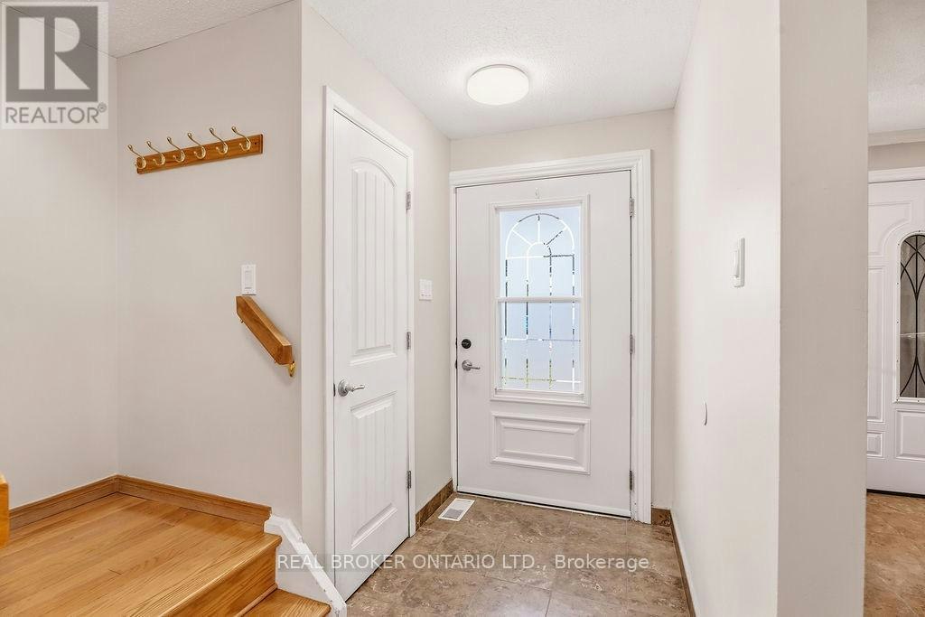 1127 Avignon Court, Ottawa, ON, K1C 2M2 - 4